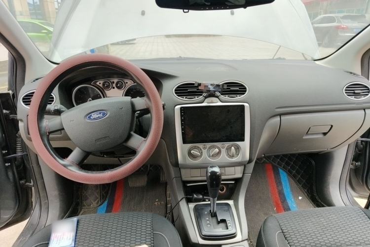 Used Ford Focus 2013 Hatchback Classic 1.8L Automatic Base Model Center Console