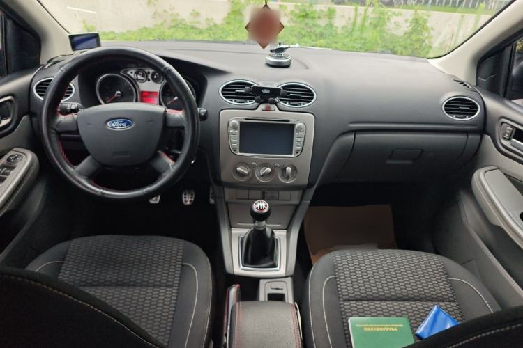 Used Ford Focus 2013 Hatchback Classic 1.8L Manual Base Model Center Console