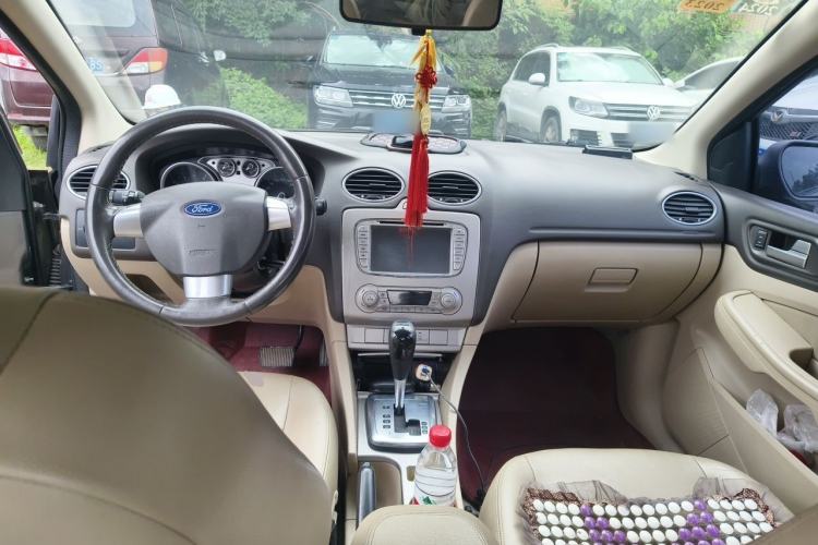 Used Ford Focus 2013 Sedan Classic 1.8L Automatic Millionth Anniversary Edition Center Console