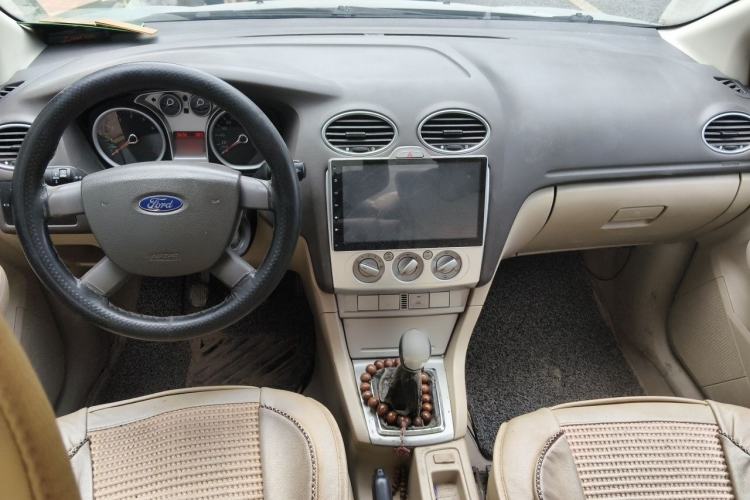 Used Ford Focus 2013 Sedan Classic 1.8L Manual Base Model Center Console