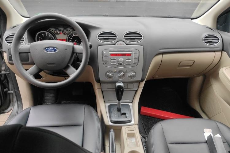 Used Ford Focus 2013 Sedan Classic 1.8L Automatic Base Model Center Console