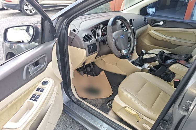 Used Ford Focus 2013 Sedan Classic 1.8L Manual Fashion Edition Driver Seat