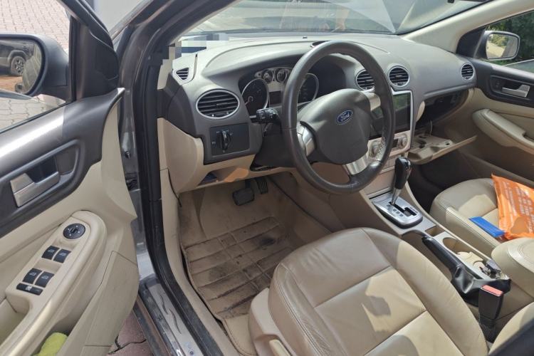 Used Ford Focus 2013 Sedan Classic 1.8L Automatic Fashion Edition Driver Seat