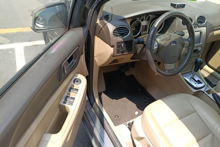 Used Ford Focus 2013 Sedan Classic 1.8L Automatic Fashion Edition Driver Seat