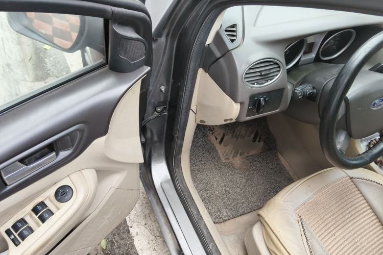 Used Ford Focus 2013 Sedan Classic 1.8L Manual Base Model Driver Seat