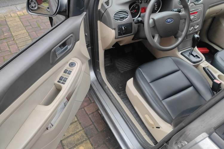 Used Ford Focus 2013 Sedan Classic 1.8L Automatic Base Model Driver Seat
