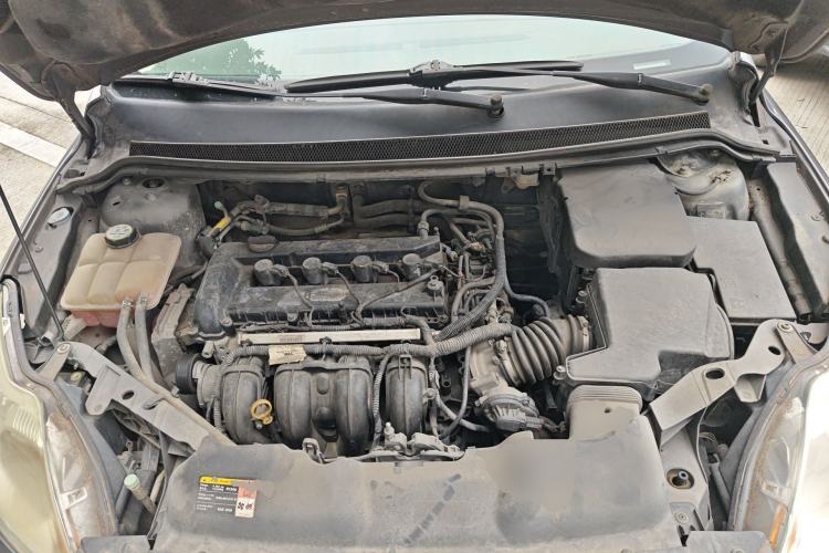 Used Ford Focus 2013 Sedan Classic 1.8L Manual Base Model Engine Bay