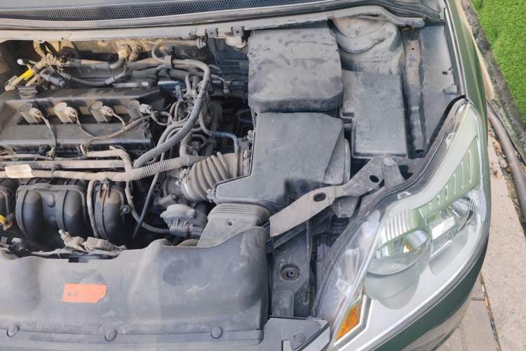 Used Ford Focus 2013 Sedan Classic 1.8L Manual Base Model Engine Bay Left