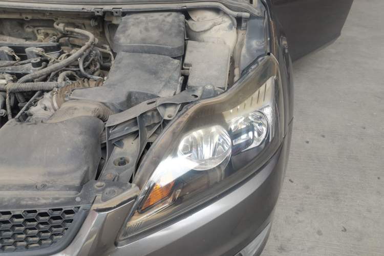 Used Ford Focus 2013 Hatchback Classic 1.8L Manual Base Model Engine Bay Left
