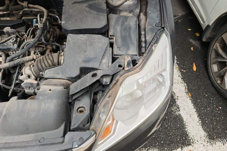 Used Ford Focus 2013 Sedan Classic 1.8L Manual Base Model Engine Bay Left