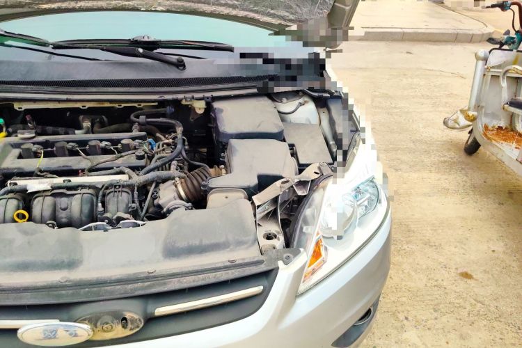 Used Ford Focus 2013 Sedan Classic 1.8L Manual Base Model Engine Bay Left