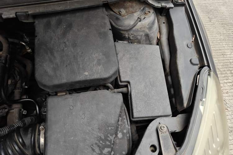 Used Ford Focus 2013 Sedan Classic 1.8L Manual Base Model Engine Bay Left