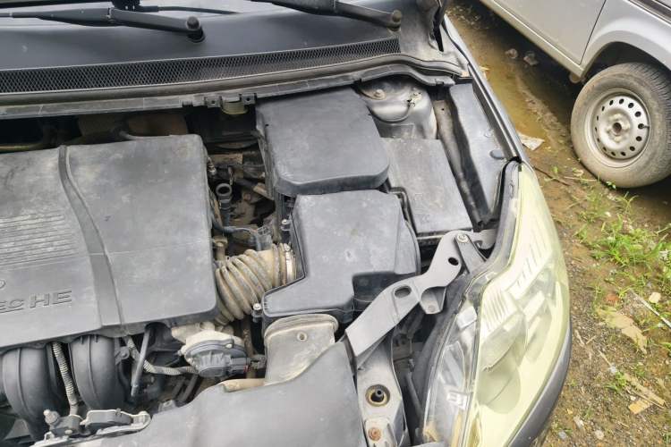 Used Ford Focus 2013 Sedan Classic 1.8L Automatic Millionth Anniversary Edition Engine Bay Left