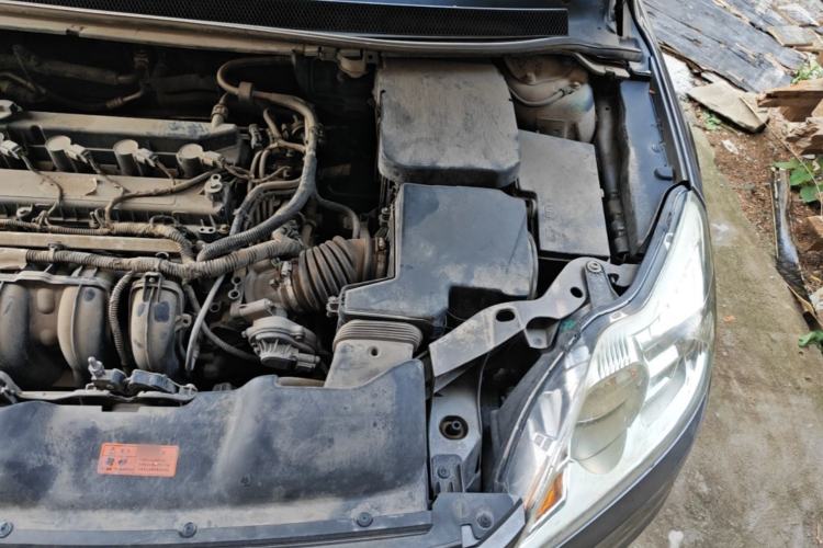 Used Ford Focus 2013 Sedan Classic 1.8L Manual Base Model Engine Bay Left