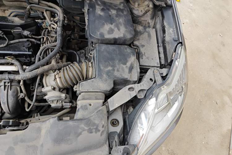 Used Ford Focus 2013 Sedan Classic 1.8L Manual Base Model Engine Bay Left