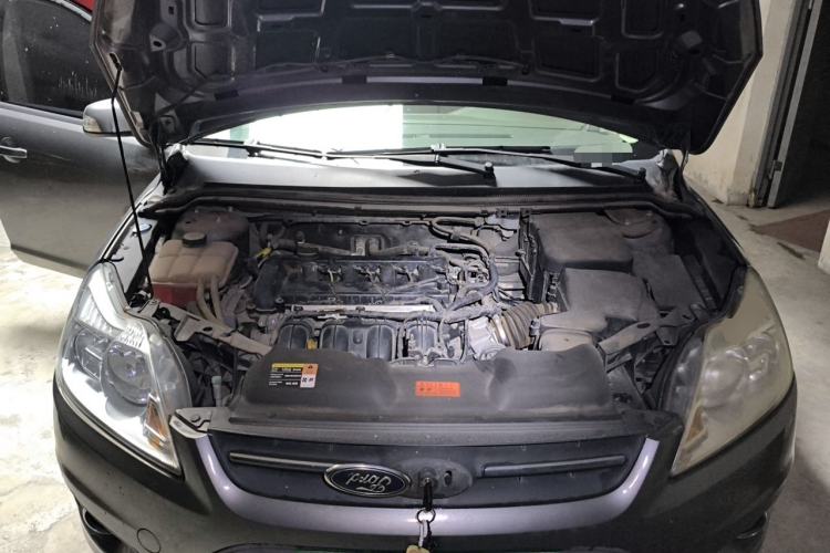 Used Ford Focus 2013 Sedan Classic 1.8L Manual Base Model Engine Bay