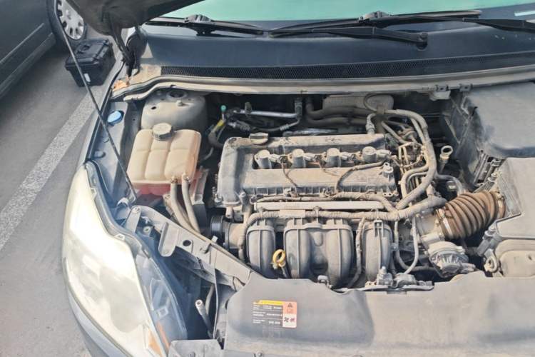Used Ford Focus 2013 Sedan Classic 1.8L Automatic Base Model Engine Bay Right