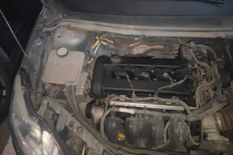 Used Ford Focus 2013 Sedan Classic 1.8L Manual Base Model Engine Bay Right
