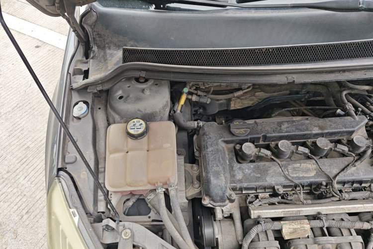 Used Ford Focus 2013 Sedan Classic 1.8L Manual Base Model Engine Bay Right