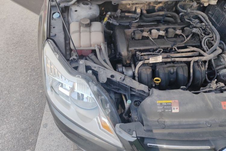 Used Ford Focus 2013 Sedan Classic 1.8L Manual Base Model Engine Bay Right