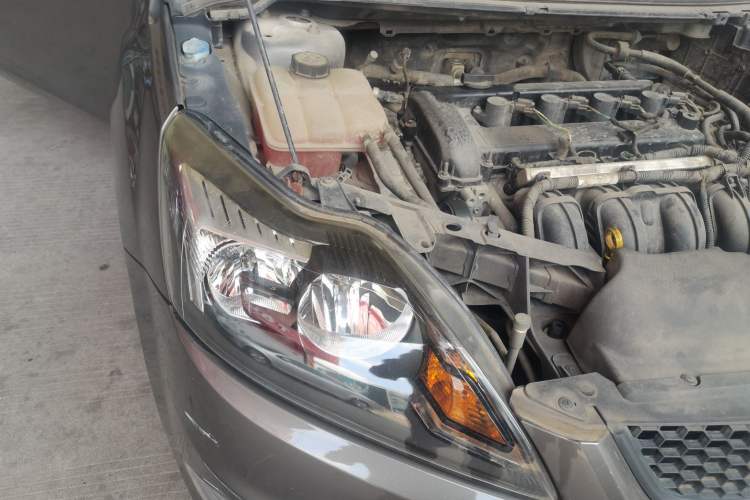 Used Ford Focus 2013 Hatchback Classic 1.8L Manual Base Model Engine Bay Right