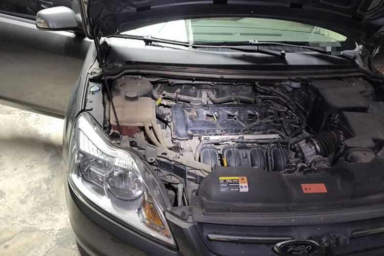 Used Ford Focus 2013 Sedan Classic 1.8L Manual Base Model Engine Bay Right