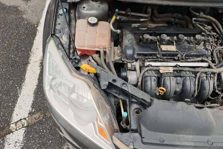 Used Ford Focus 2013 Sedan Classic 1.8L Manual Base Model Engine Bay Right