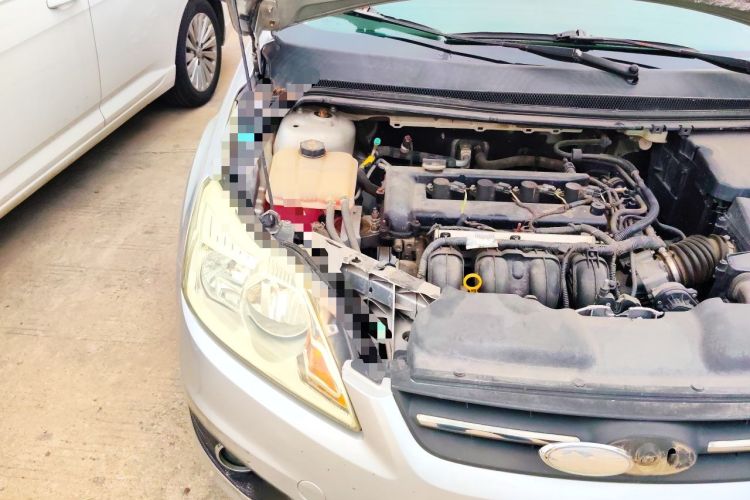 Used Ford Focus 2013 Sedan Classic 1.8L Manual Base Model Engine Bay Right
