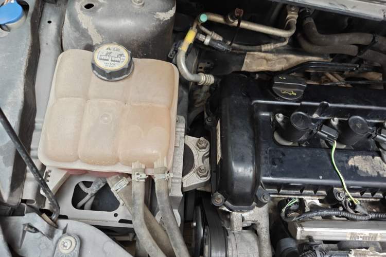 Used Ford Focus 2013 Sedan Classic 1.8L Manual Base Model Engine Bay Right