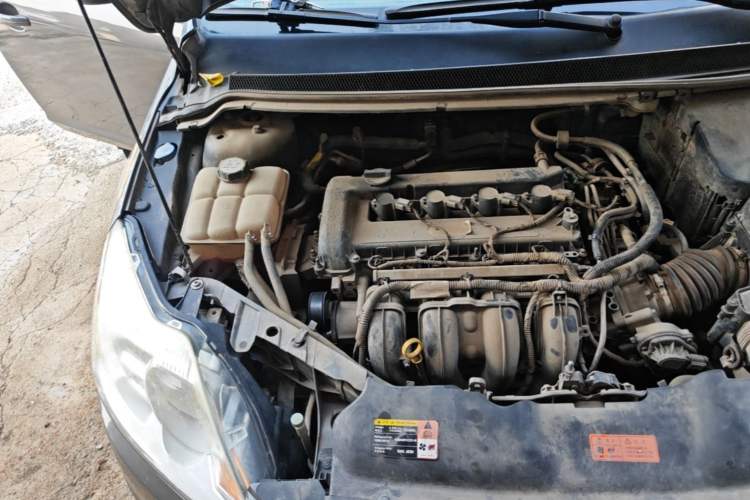 Used Ford Focus 2013 Sedan Classic 1.8L Manual Base Model Engine Bay Right