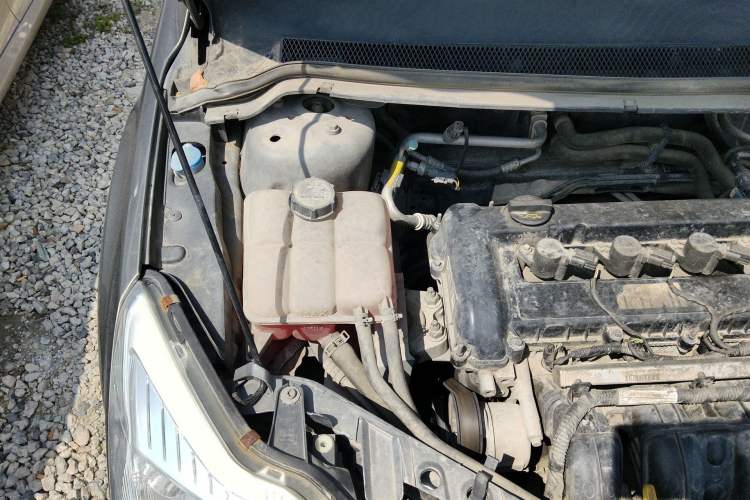 Used Ford Focus 2013 Sedan Classic 1.8L Manual Base Model Engine Bay Right