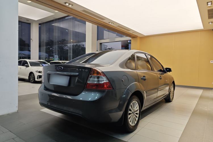 Used Ford Focus 2013 Sedan Classic 1.8L Manual Fashion Edition Exterior 2