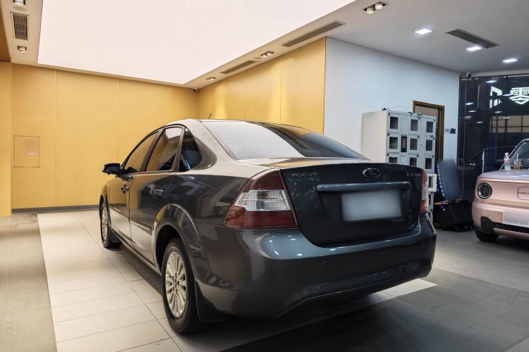 Used Ford Focus 2013 Sedan Classic 1.8L Manual Fashion Edition Exterior 5