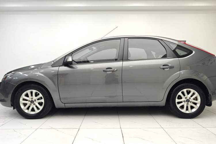 Used Ford Focus 2013 Hatchback Classic 1.8L Manual Base Model Exterior 5