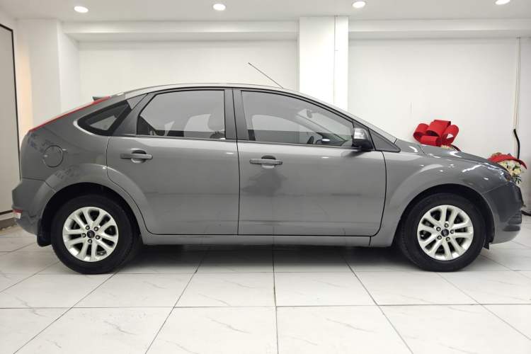 Used Ford Focus 2013 Hatchback Classic 1.8L Manual Base Model Exterior 6