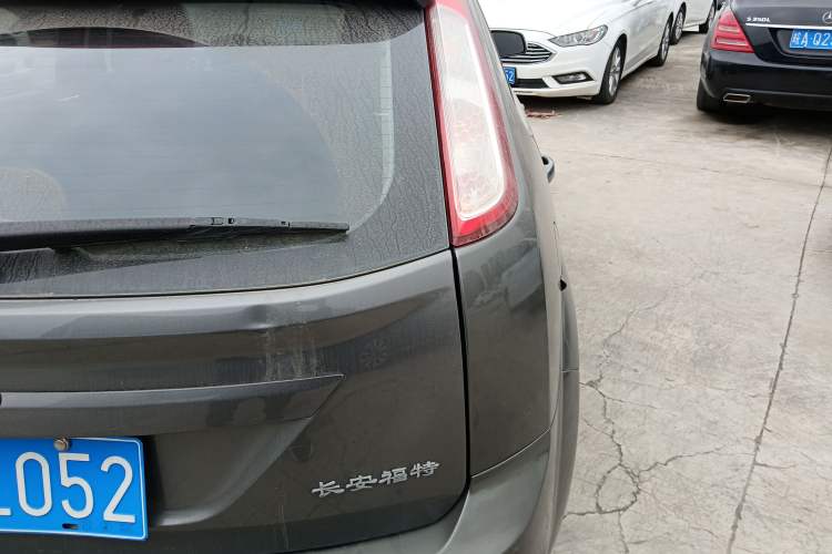 Used Ford Focus 2013 Hatchback Classic 1.8L Automatic Base Model Exterior 6