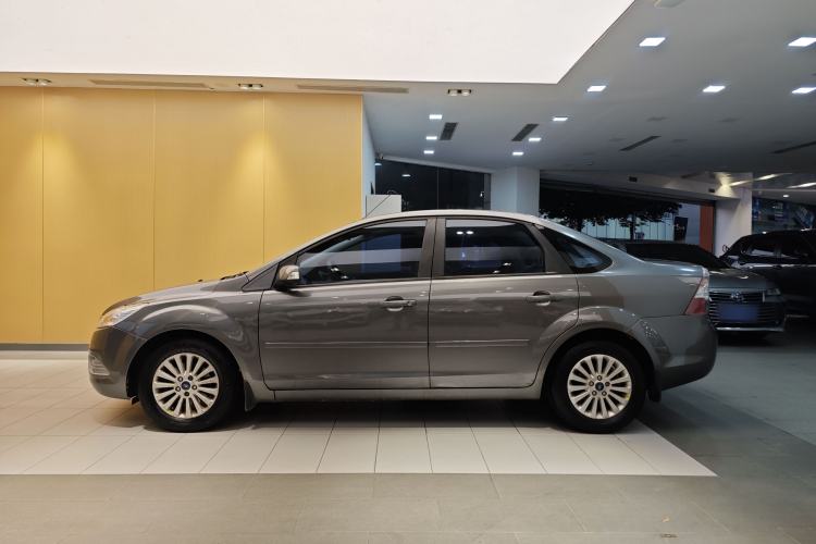 Used Ford Focus 2013 Sedan Classic 1.8L Manual Fashion Edition Exterior 7