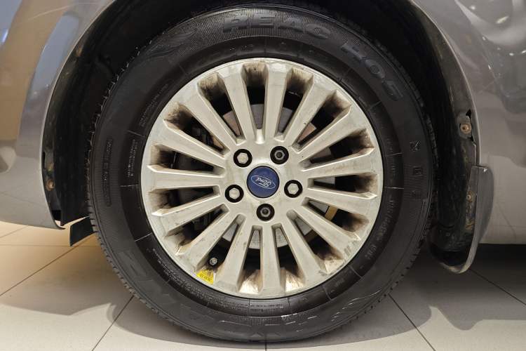 Used Ford Focus 2013 Sedan Classic 1.8L Manual Fashion Edition Exterior 8