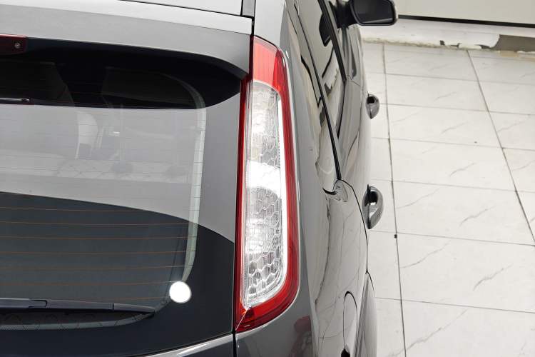 Used Ford Focus 2013 Hatchback Classic 1.8L Manual Base Model Exterior 8