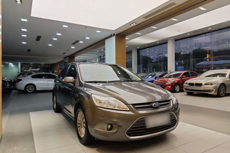 Used Ford Focus 2013 Sedan Classic 1.8L Manual Fashion Edition Exterior 9