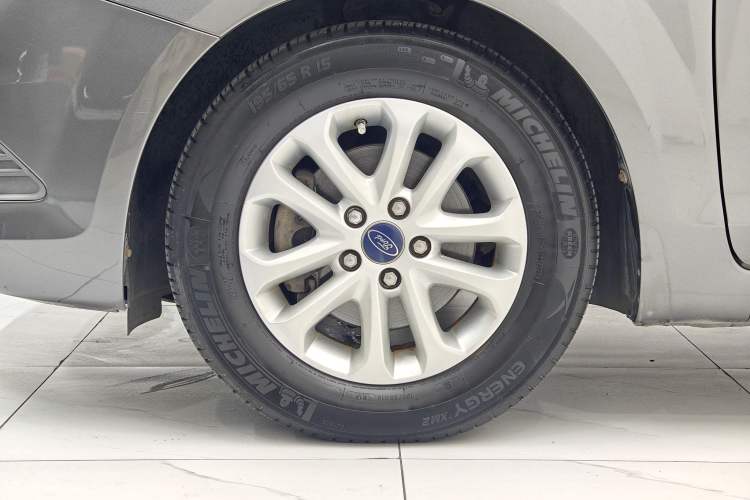 Used Ford Focus 2013 Hatchback Classic 1.8L Manual Base Model Exterior 9
