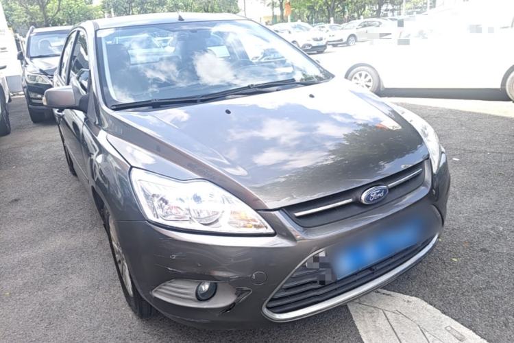 Used Ford Focus 2013 Sedan Classic 1.8L Manual Fashion Edition Front Right 45 Deg