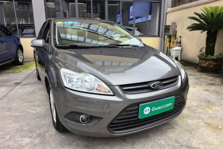Used Ford Focus 2013 Sedan Classic 1.8L Manual Base Model Front Right 45 Deg