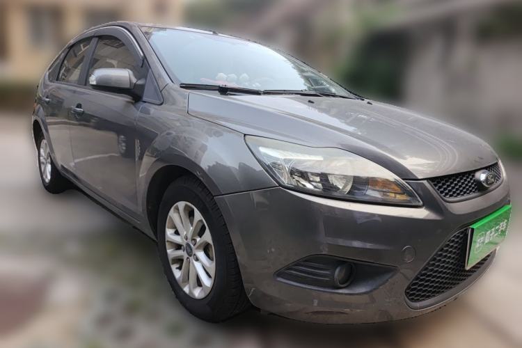 Used Ford Focus 2013 Hatchback Classic 1.8L Automatic Base Model Front Right 45 Deg