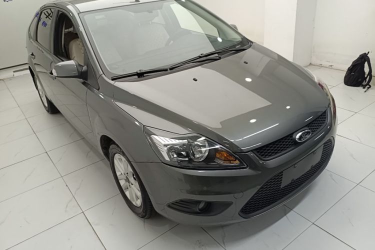 Used Ford Focus 2013 Hatchback Classic 1.8L Manual Base Model Front Right 45 Deg