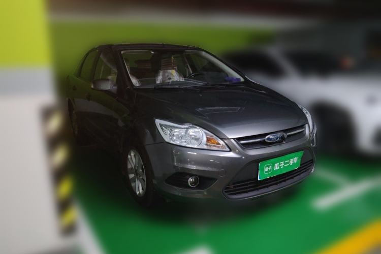 Used Ford Focus 2013 Sedan Classic 1.8L Automatic Base Model Front Right 45 Deg