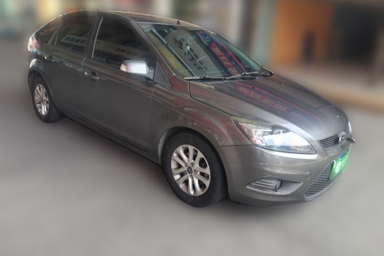 Used Ford Focus 2013 Hatchback Classic 1.8L Manual Base Model Front Right 45 Deg