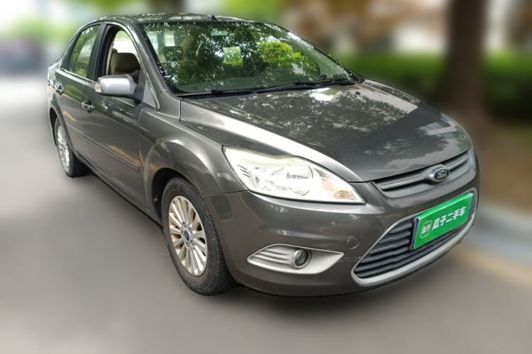 Used Ford Focus 2013 Sedan Classic 1.8L Automatic Fashion Edition Front Right 45 Deg