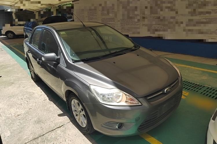 Used Ford Focus 2013 Sedan Classic 1.8L Manual Base Model Front Right 45 Deg