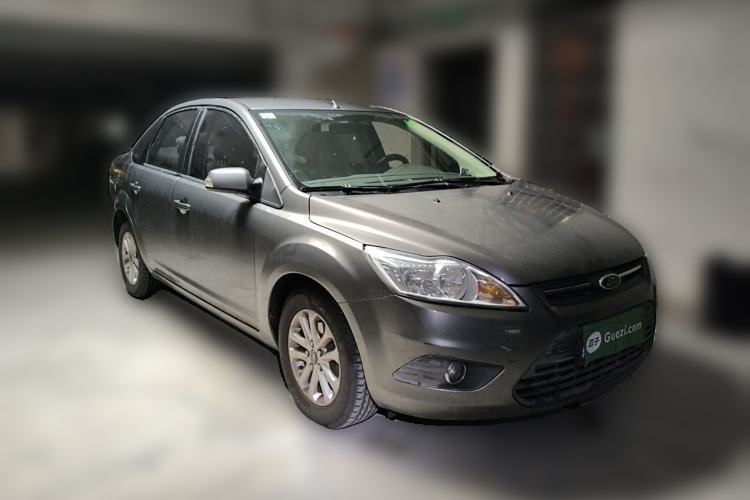 Used Ford Focus 2013 Sedan Classic 1.8L Manual Base Model Front Right 45 Deg